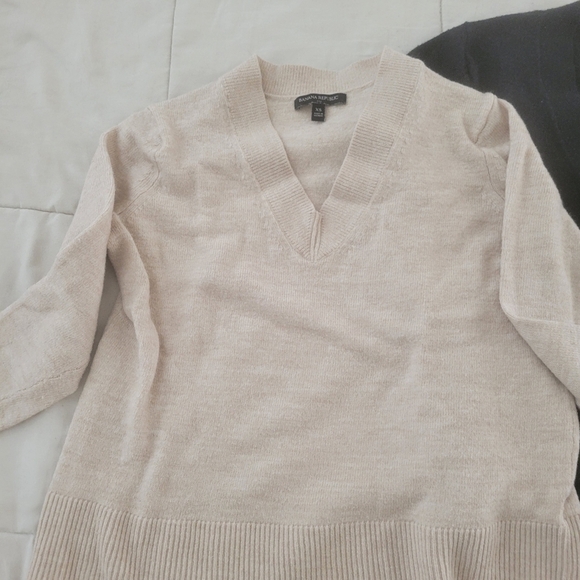 Banana Republic V-Neck Sweaters  Beige and Black - Picture 6 of 10